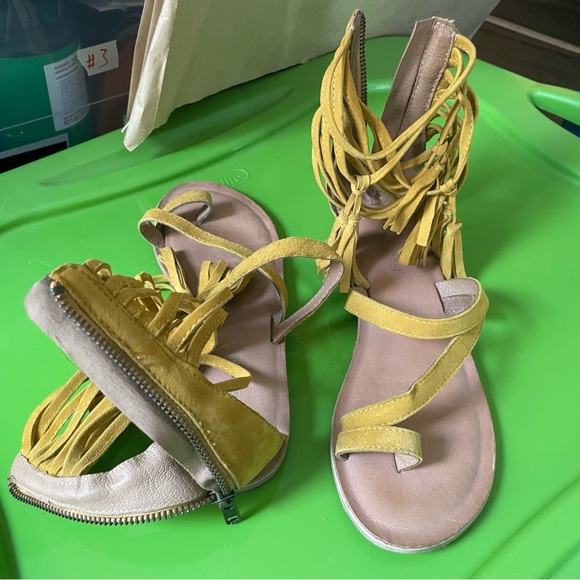 Jeffery Campbell size 7 yellow suede gladiator fringe ankle sandals - Picture 7 of 8